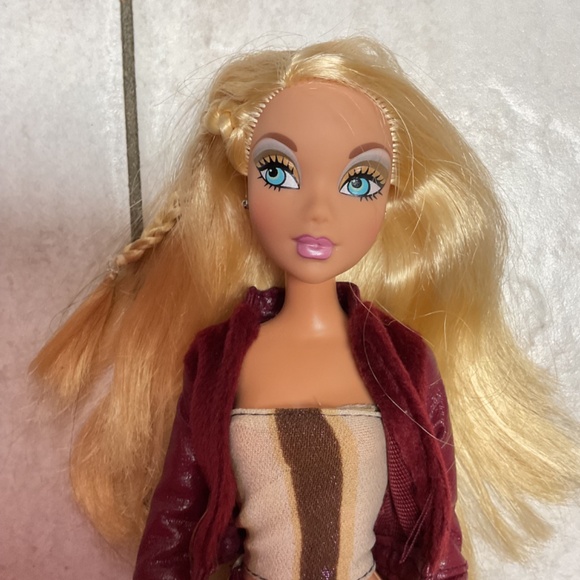 Barbie My Scene Doll - Picture 2 of 6
